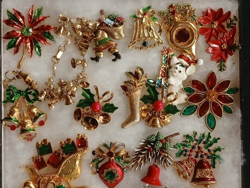 Christmas-Themed Brooches