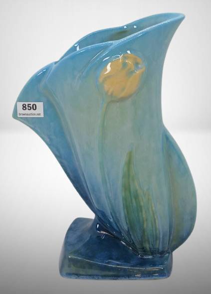 Roseville Wincraft 282-8" Blue Tulip Vase