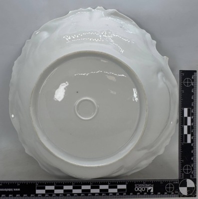 Porcelain Bowl with Floral and Gilded Details - 3