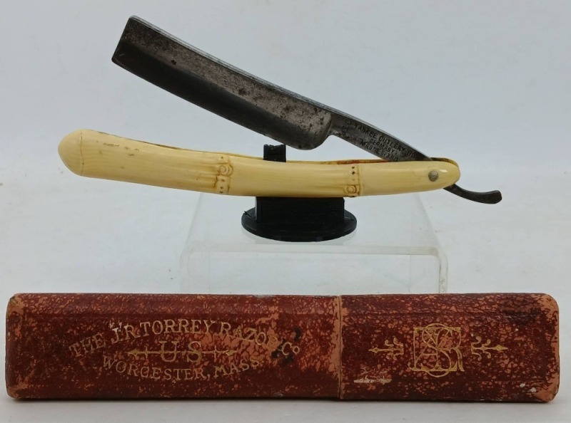 Yankee Cutlery Straight Razor with Torrey Case