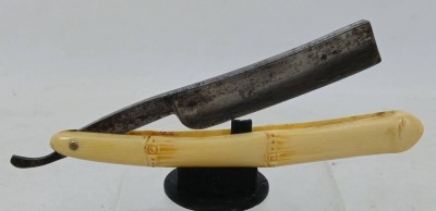 Yankee Cutlery Straight Razor with Torrey Case - 3