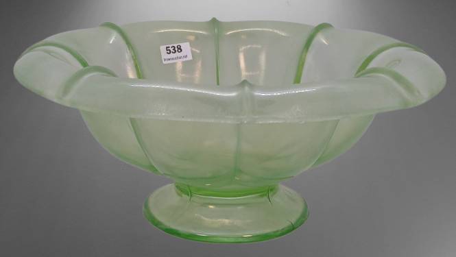 Fenton Florentine Green Stretch Glass Bowl