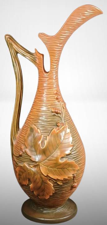 Roseville Bushberry 3-15" Ewer, Brown