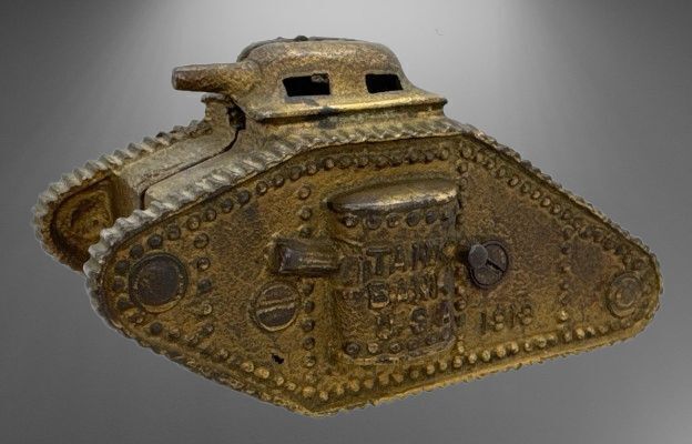 A.C. Williams 1918 Cast Iron Tank Bank