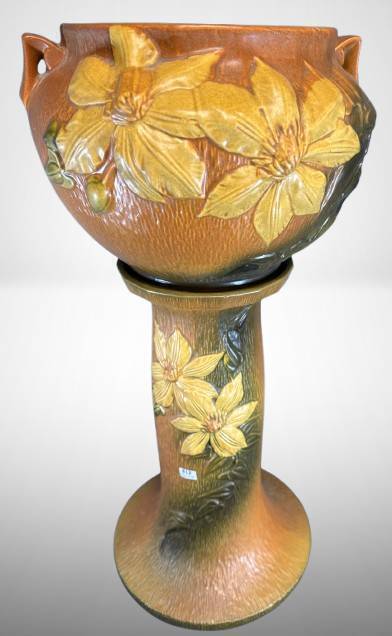 Roseville Magnolia 667-8" Jardiniere & Pedestal
