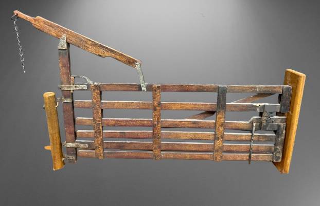 Mechanical Gate Patent Model on Base