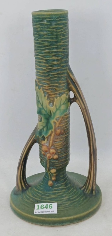 Roseville Bushberry 152-7" Green Bud Vase