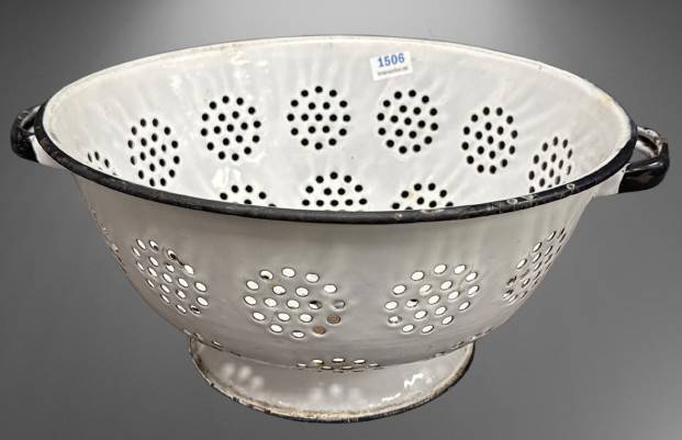 Enamel Steel Colander With Handles