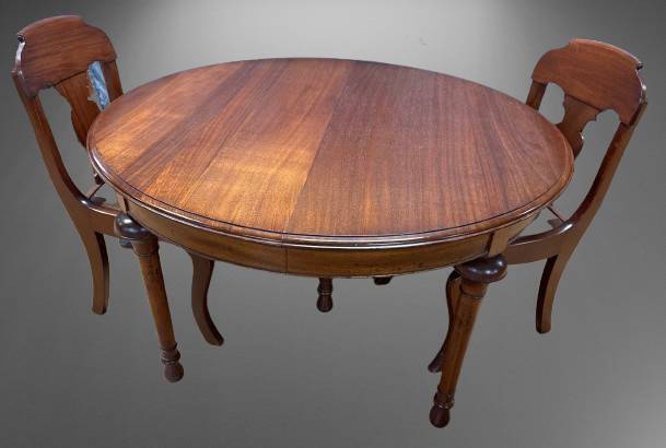 5-Leg Table With 4 Leaves and 4 Chairs