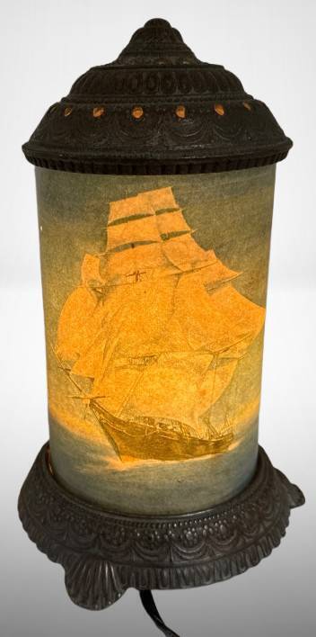 Scene-in-Action Motion Lamp with Nautical Theme