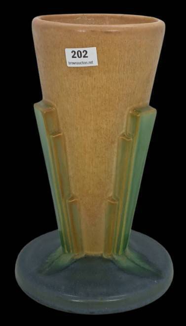 Roseville Futura "&oelig;Cone" 401-8" vase, brown/green