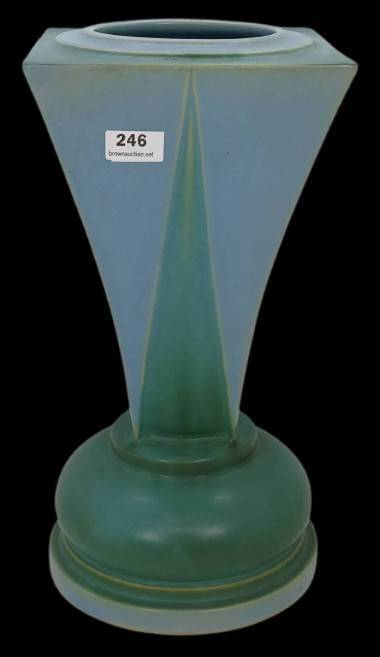 Roseville Futura "&oelig;Shooting Star" 10" Vase