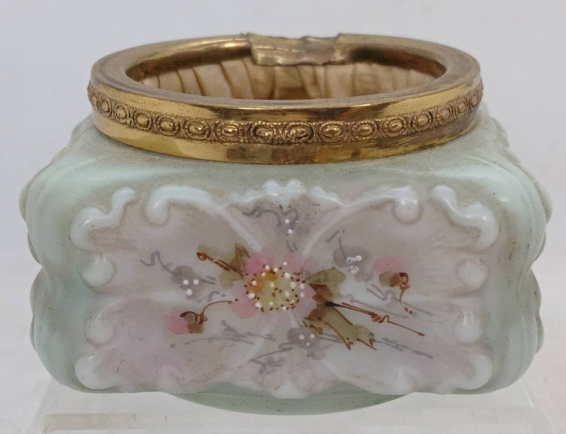 Wave Crest small Dresser Jar (missing lid)