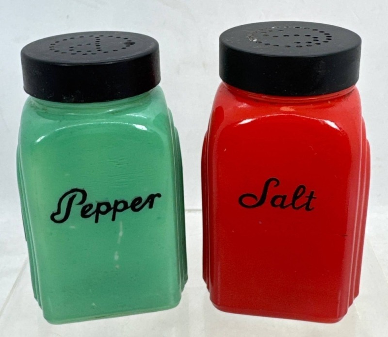 Salt and Pepper Shaker Set in Glass