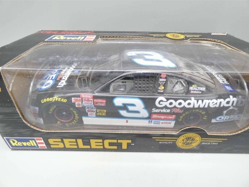 1:24 Scale Dale Earnhardt Diecast Car