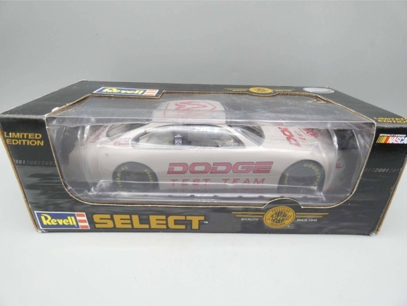 Revell 1:24 Scale Dodge Diecast Model