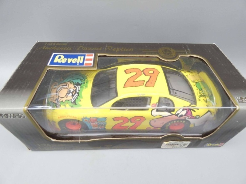 1:24 Scale Revell Diecast Car in Box