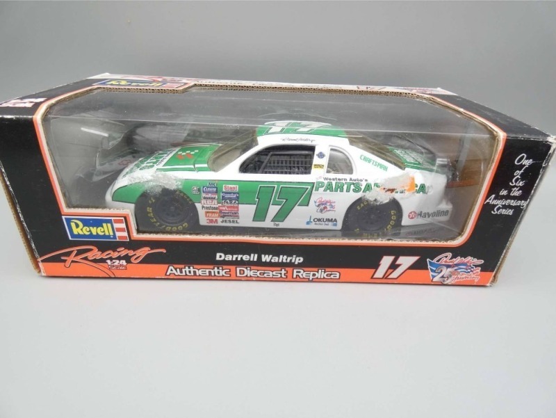 1:24 Scale Diecast Darrell Waltrip Car