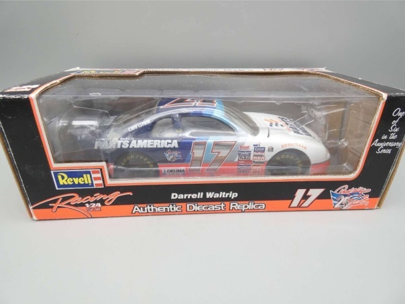 1:24 Scale Darrell Waltrip Diecast Car