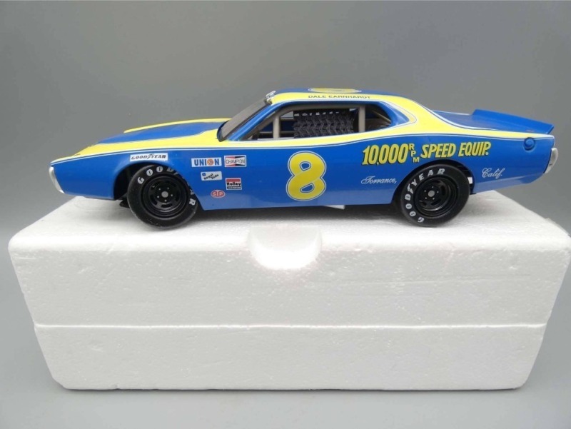 Dale Earnhardt 1:24 Scale Diecast Car