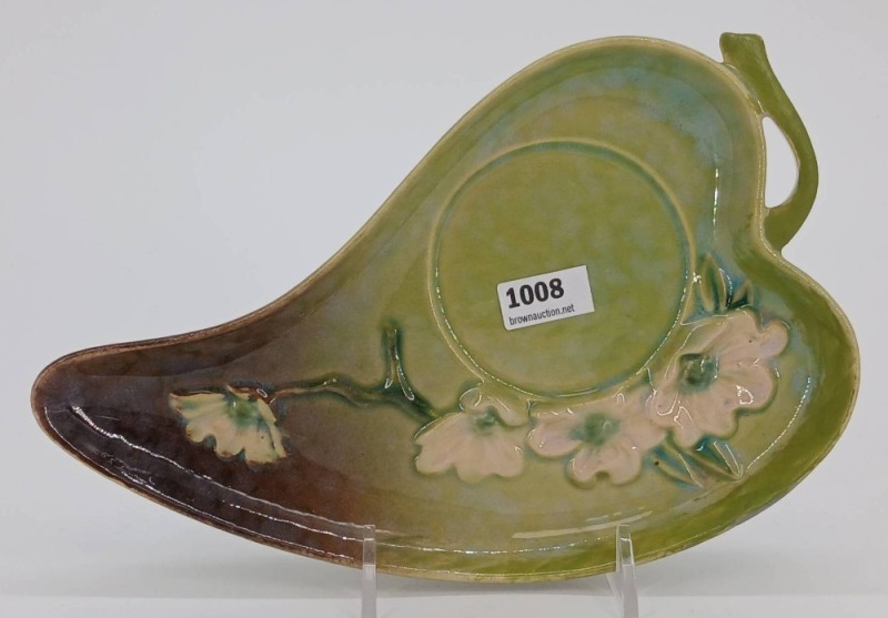 Roseville Wincraft 230-7" Tray, Leaf Shape
