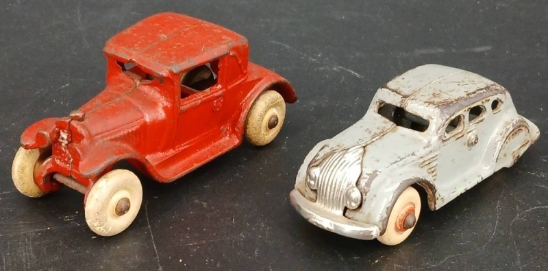 (2) Arcade Cast Iron Cars
