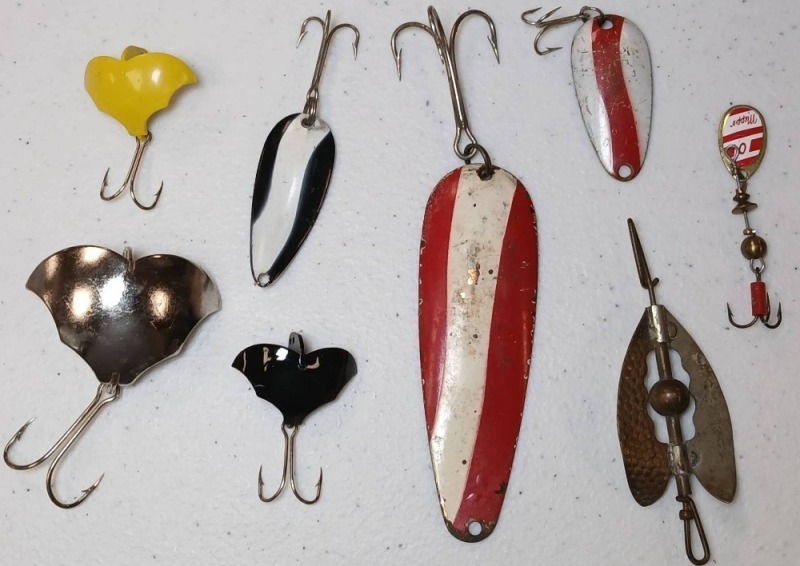 (8) Fishing Lures with Metal Components