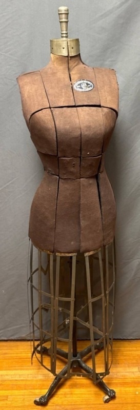 Hall-Borchert Adjustable Dress Form